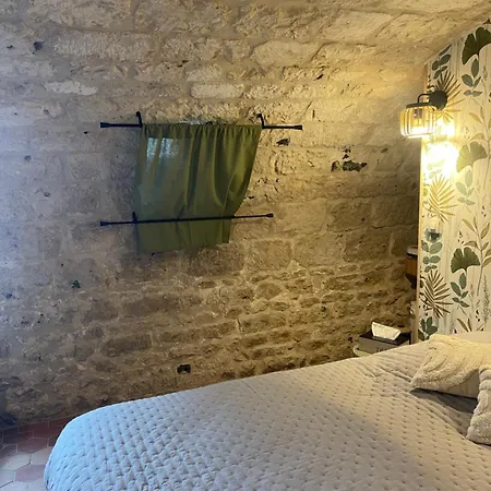 Oda ve Kahvaltı Sous La Glycine 3*