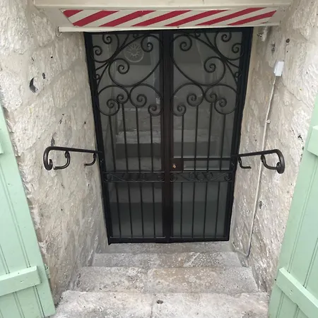 Sous La Glycine 3* Giverny