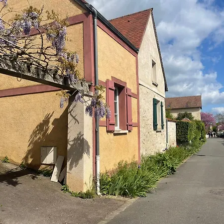 Oda ve Kahvaltı Sous La Glycine