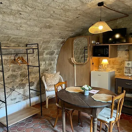 Sous La Glycine Giverny