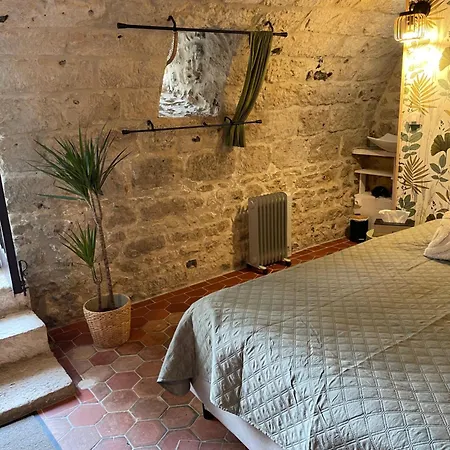 Oda ve Kahvaltı Sous La Glycine 3*